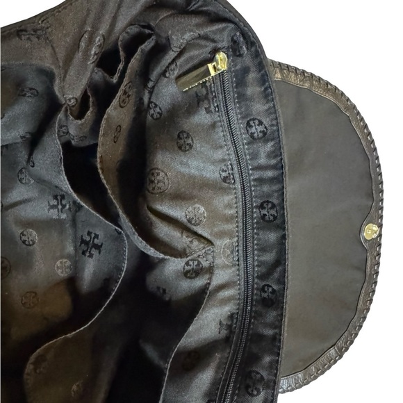 Tory Burch
Tory Burch Black Nylon and Leather
Messenger Bag - Picture 5 of 15